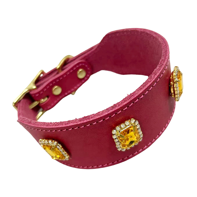 Colar de diamante bordado de couro bovino