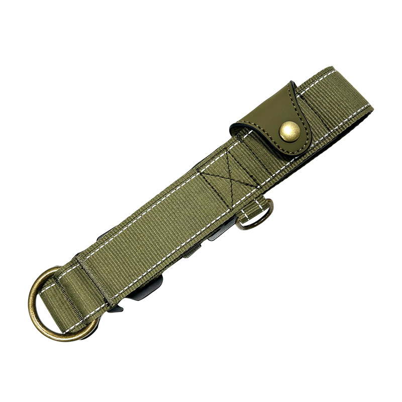 Military green collar (can hold locator)