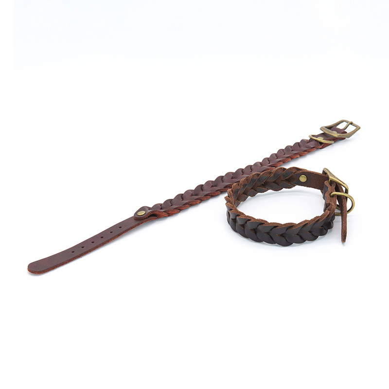 Knitted cowhide pet collar